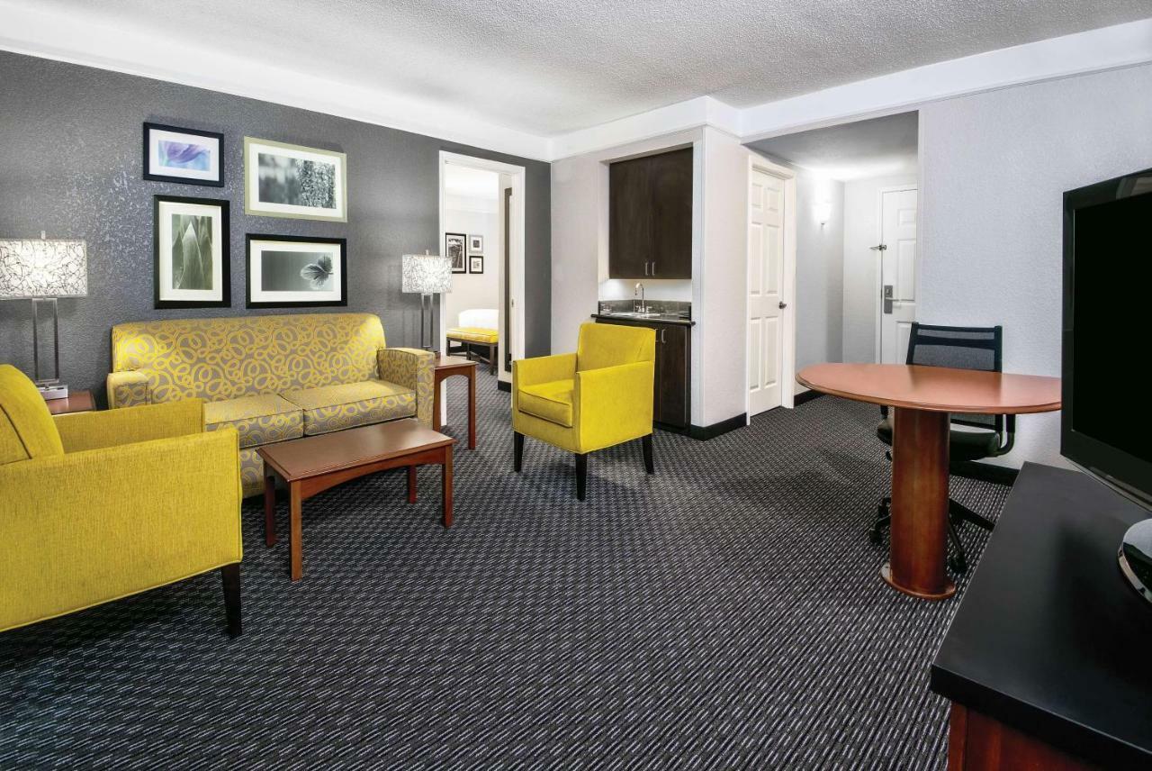 La Quinta Inn & Suites By Wyndham San Antonio Riverwalk Εξωτερικό φωτογραφία
